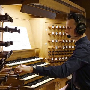 Dommusikassistent Gerhard Raab an der Rudigierorgel