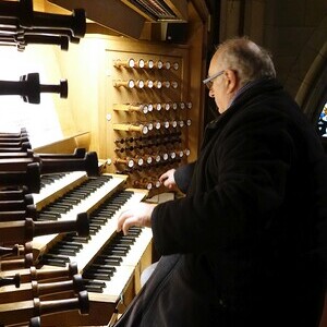 ORGEL.LITURGIE: Sonatore del Regno (Puccini) / © Dommusikverein Linz/Stefanie Petelin Domorganist Wolfgang Kreuzhuber an der Rudigierorgel