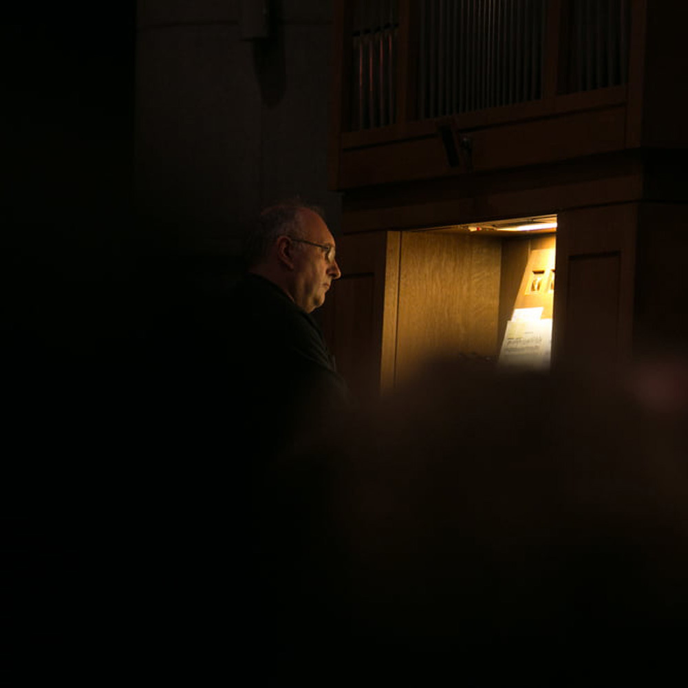 Domorganist Wolfgang Kreuzhuber an der Chororgel / © Tom Mesic Domorganist Wolfgang Kreuzhuber an der Chororgel