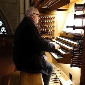 ORGEL.LITURGIE: Sonatore del Regno (Puccini) / © Dommusikverein Linz/Stefanie Petelin Domorganist Wolfgang Kreuzhuber an der Rudigierorgel