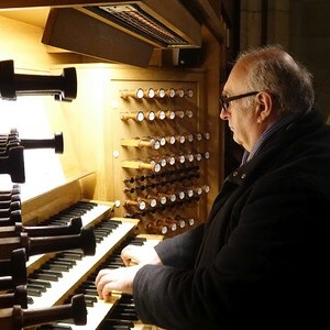 ORGEL.LITURGIE: Sonatore del Regno (Puccini) / © Dommusikverein Linz/Stefanie Petelin Domorganist Wolfgang Kreuzhuber an der Rudigierorgel