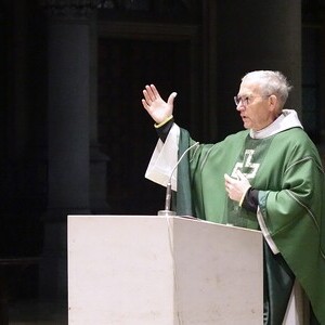ORGEL.LITURGIE: Sonatore del Regno (Puccini) / © Dommusikverein Linz/Stefanie Petelin Bischofsvikar Hans Hintermaier bei der Homilie