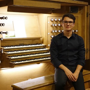 Benedikt Kraml an der Rudigierorgel