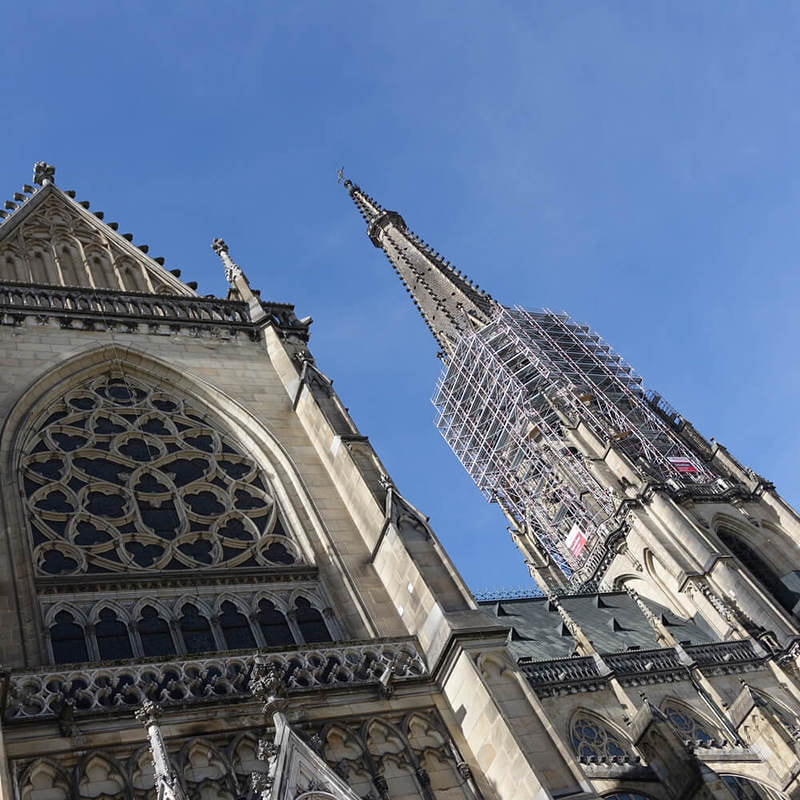 Mariendom Linz in der Frühlingssonne